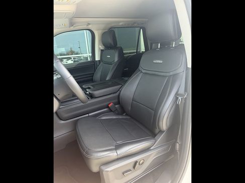 Used 2025 Ford Expedition Max Platinum w/ Driver's Package AWD/4WD image 13