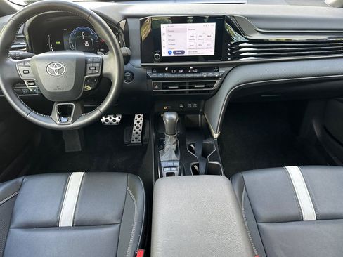 Used 2025 Toyota Camry SE image 15