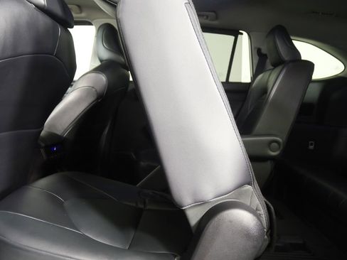 Used 2022 Toyota Highlander XLE image 18