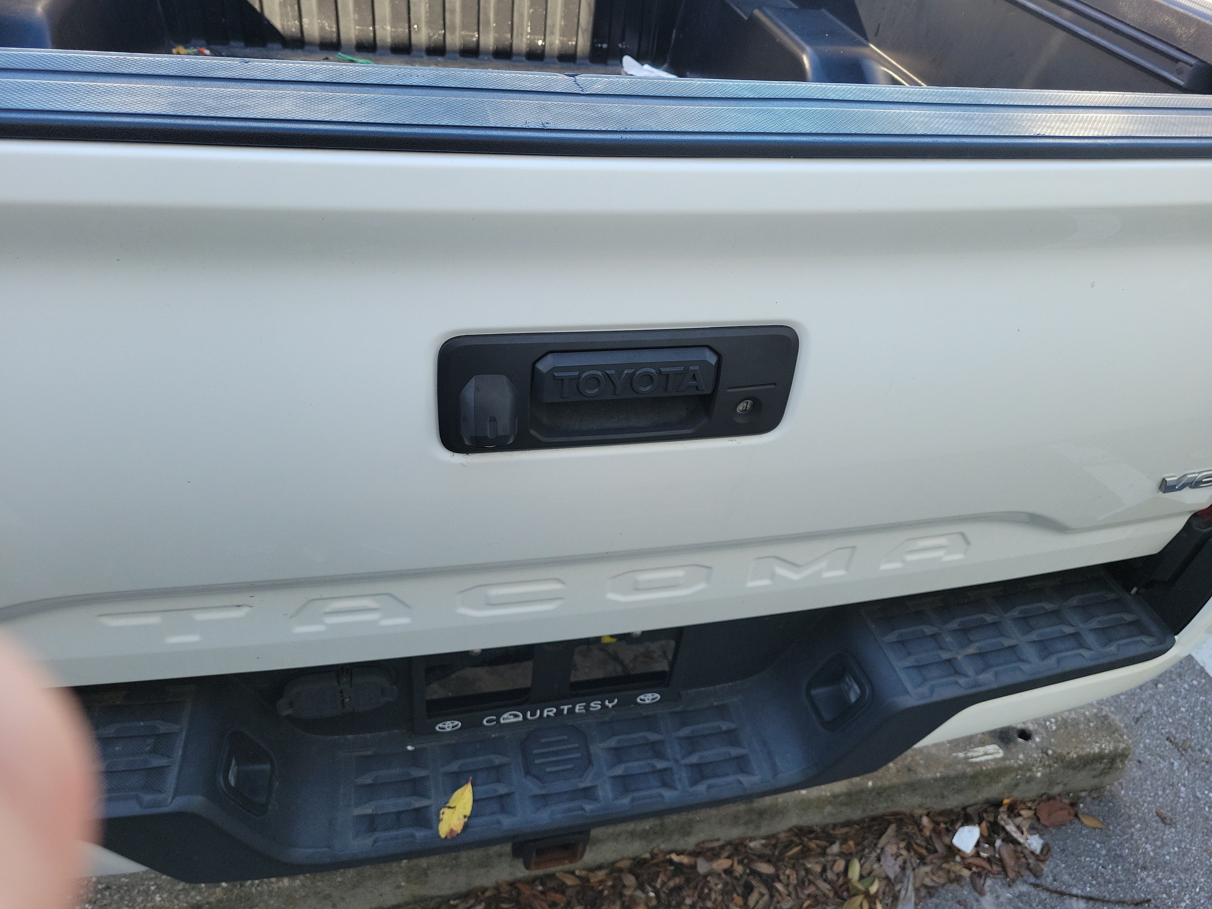 Used 2022 Toyota Tacoma SR5 w/ Technology Package RWD image 8