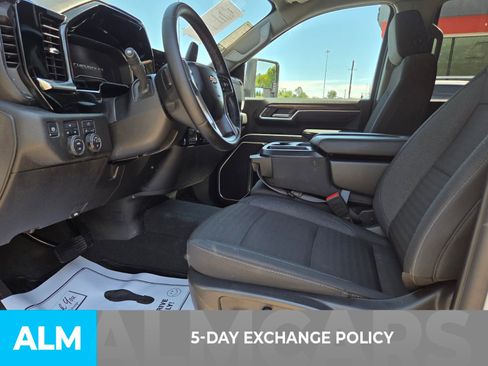 Used 2025 Chevrolet Silverado 2500 LT w/ Convenience Package AWD/4WD image 4