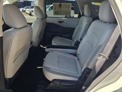 Used 2022 Nissan Pathfinder SL w/ SL Premium Package image 11