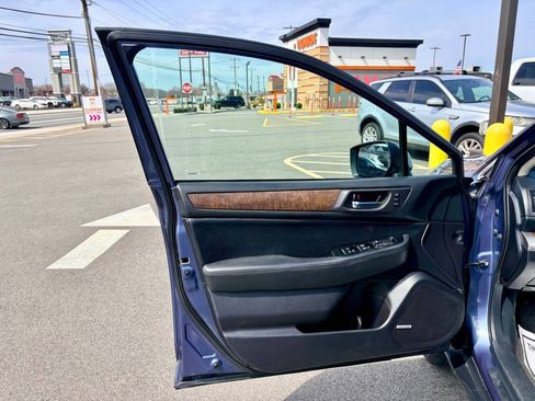 Used 2017 Subaru Outback 3.6R Limited image 18