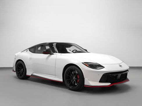 Used 2026 Nissan Z NISMO RWD image 1