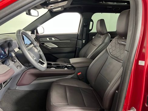 Used 2025 Ford Explorer Platinum w/ Ultimate Package image 24