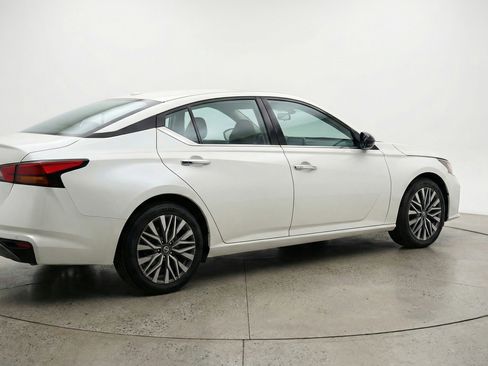 Used 2025 Nissan Altima 2.5 SV FWD image 9