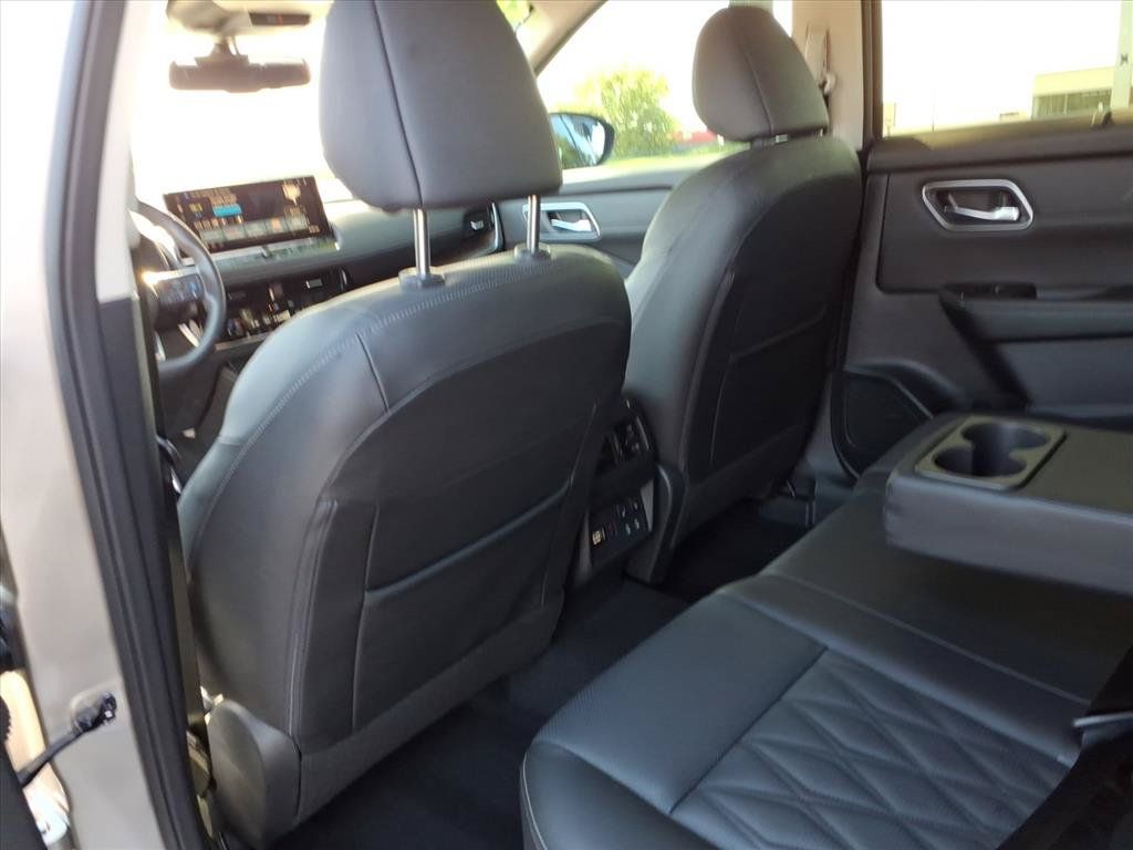 Used 2024 Nissan Rogue Platinum w/ Platinum Premium Package FWD image 26