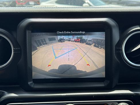 Used 2020 Jeep Wrangler Unlimited Sahara AWD/4WD image 25
