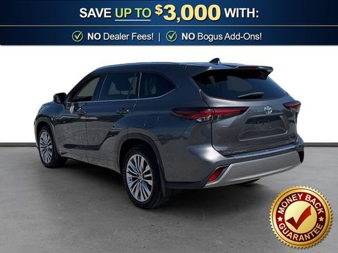 Used 2024 Toyota Highlander Platinum image 4