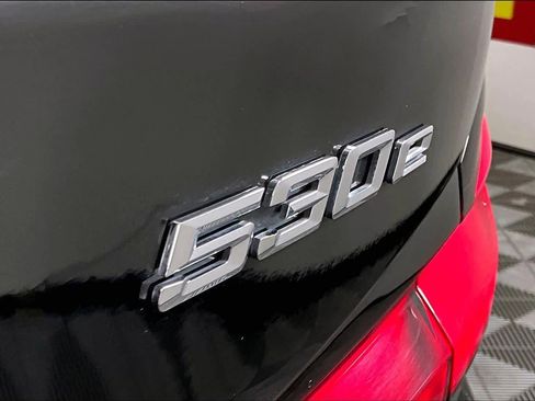 Used 2023 BMW 530e xDrive image 29
