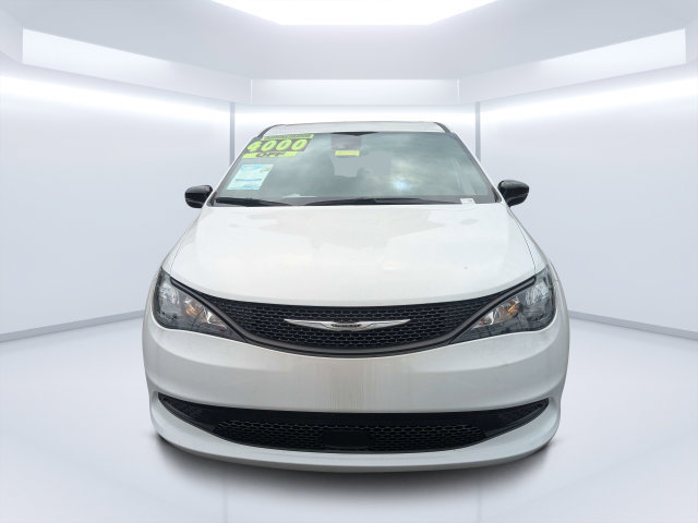 Used 2025 Chrysler Voyager LX FWD image 8