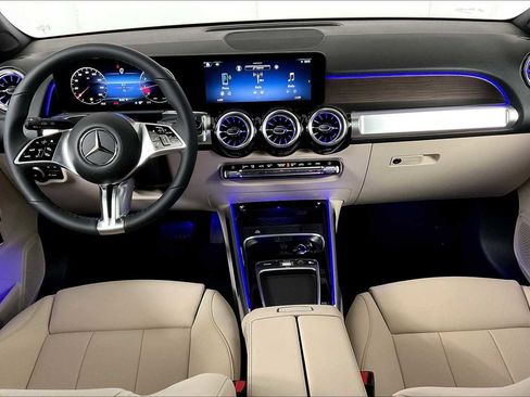 New 2025 Mercedes-Benz GLB 250 4MATIC image 8