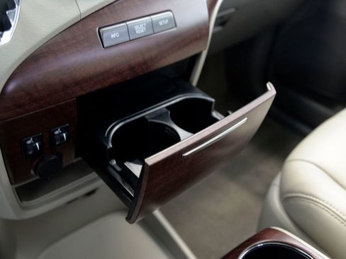 Used 2014 Toyota Sienna XLE image 26