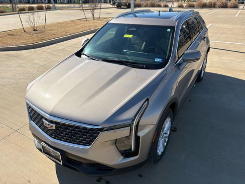 Certified 2024 Cadillac XT4 Luxury w/ Cold Weather Package image 11