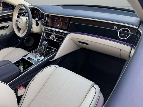 Certified 2024 Bentley Flying Spur V8 image 2