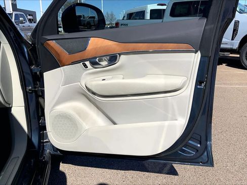 Used 2022 Volvo XC90 T6 Momentum w/ Advanced Package image 23
