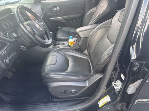 Used 2021 Jeep Cherokee Latitude Lux w/ Sun & Sound Group AWD/4WD image 9