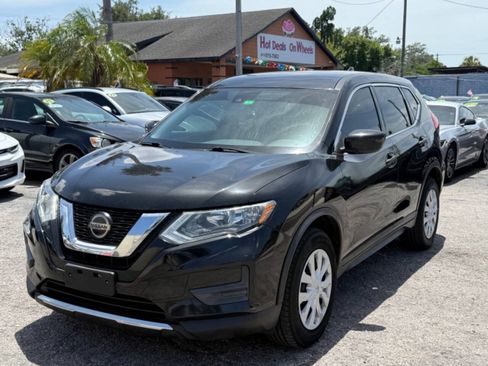 Used 2019 Nissan Rogue S AWD/4WD image 2