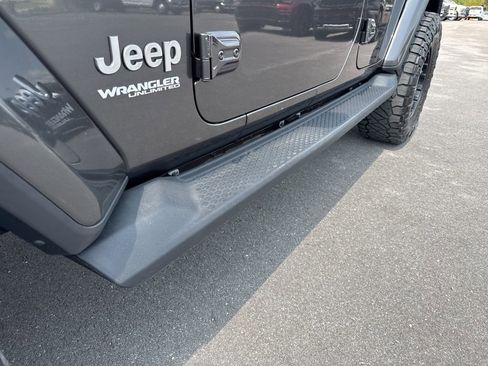 Used 2018 Jeep Wrangler Unlimited Sahara image 16
