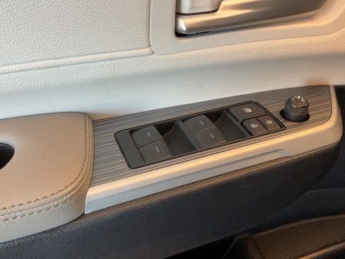Certified 2025 Toyota Sienna XLE FWD image 20