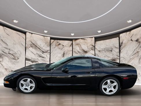 Used 1999 Chevrolet Corvette Coupe w/ Memory Pkg RWD image 12