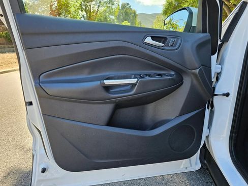 Used 2018 Ford Escape SE w/ SE Sync 3 Package AWD/4WD image 18