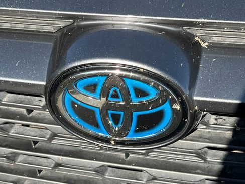 Used 2021 Toyota RAV4 XLE w/ Convenience Package AWD/4WD image 13
