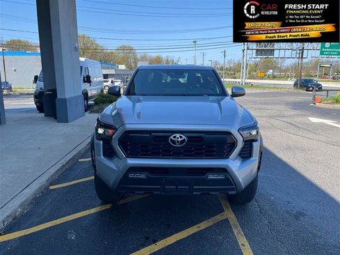 Used 2024 Toyota Tacoma TRD Off-Road image 3