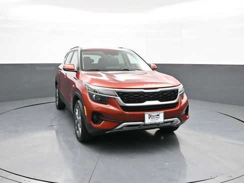 Certified 2022 Kia Seltos S image 3