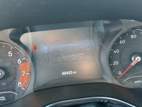 Used 2024 Jeep Compass Latitude AWD/4WD image 3