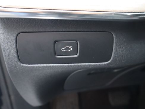 Used 2025 Volvo XC90 B5 Plus image 19