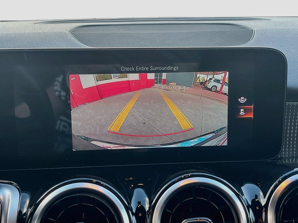 Used 2022 Mercedes-Benz GLB 250 image 13