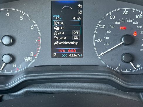 Certified 2024 Toyota Corolla LE image 30