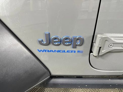 Used 2023 Jeep Wrangler Unlimited w/ Cold Weather Group image 10