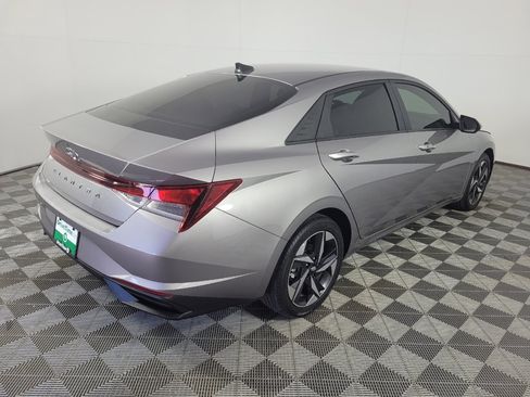 Used 2023 Hyundai Elantra SEL w/ Convenience Package FWD image 9