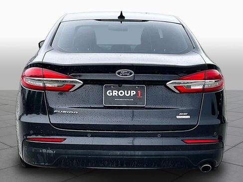 Used 2019 Ford Fusion SE FWD image 5