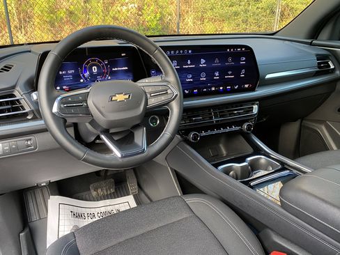 Used 2024 Chevrolet Traverse LT w/ Trailering Package image 33