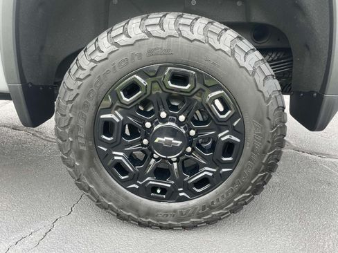 Used 2024 Chevrolet Silverado 2500 LTZ w/ LTZ Plus Package AWD/4WD image 7