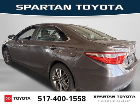 Used 2017 Toyota Camry SE w/ Moonroof Package FWD image 3