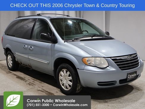 Used 2006 Chrysler Town & Country Touring image 1