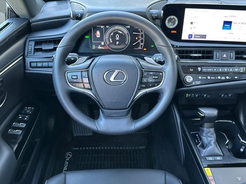 Used 2025 Lexus ES 300h ES 300h image 29