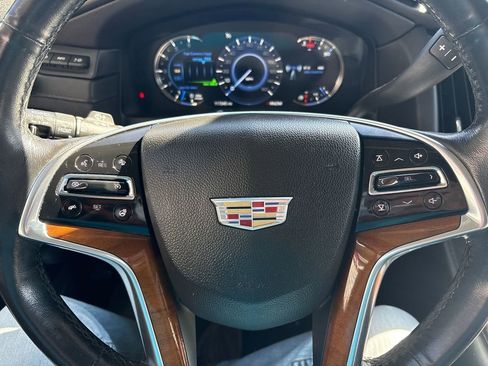 Used 2016 Cadillac Escalade Luxury AWD/4WD image 12