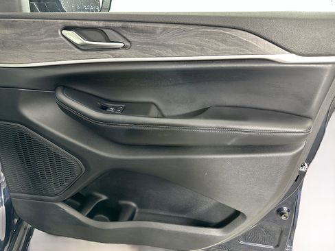 Used 2023 Jeep Grand Cherokee L Limited image 34