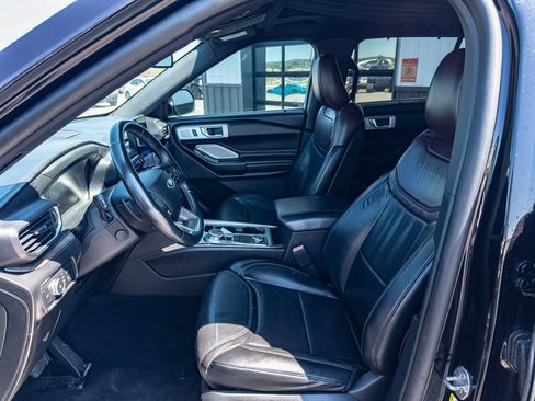 Used 2020 Ford Explorer Platinum w/ Premium Technology Package AWD/4WD image 9