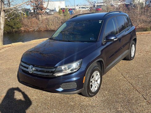 Used 2016 Volkswagen Tiguan S image 12