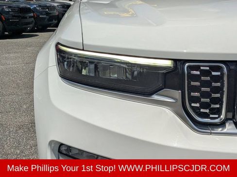 Used 2023 Jeep Grand Cherokee Summit w/ Adv Protech Group IV AWD/4WD image 9