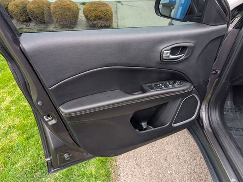 Used 2020 Jeep Compass Latitude image 10