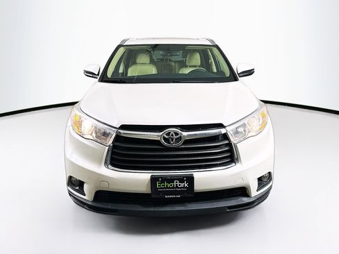 Used 2014 Toyota Highlander XLE image 2
