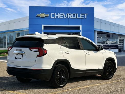 Used 2023 GMC Terrain SLE w/ Driver Convenience Package image 6