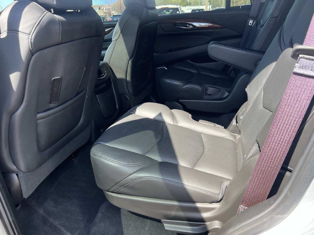 Used 2017 Cadillac Escalade Premium Luxury AWD/4WD image 11